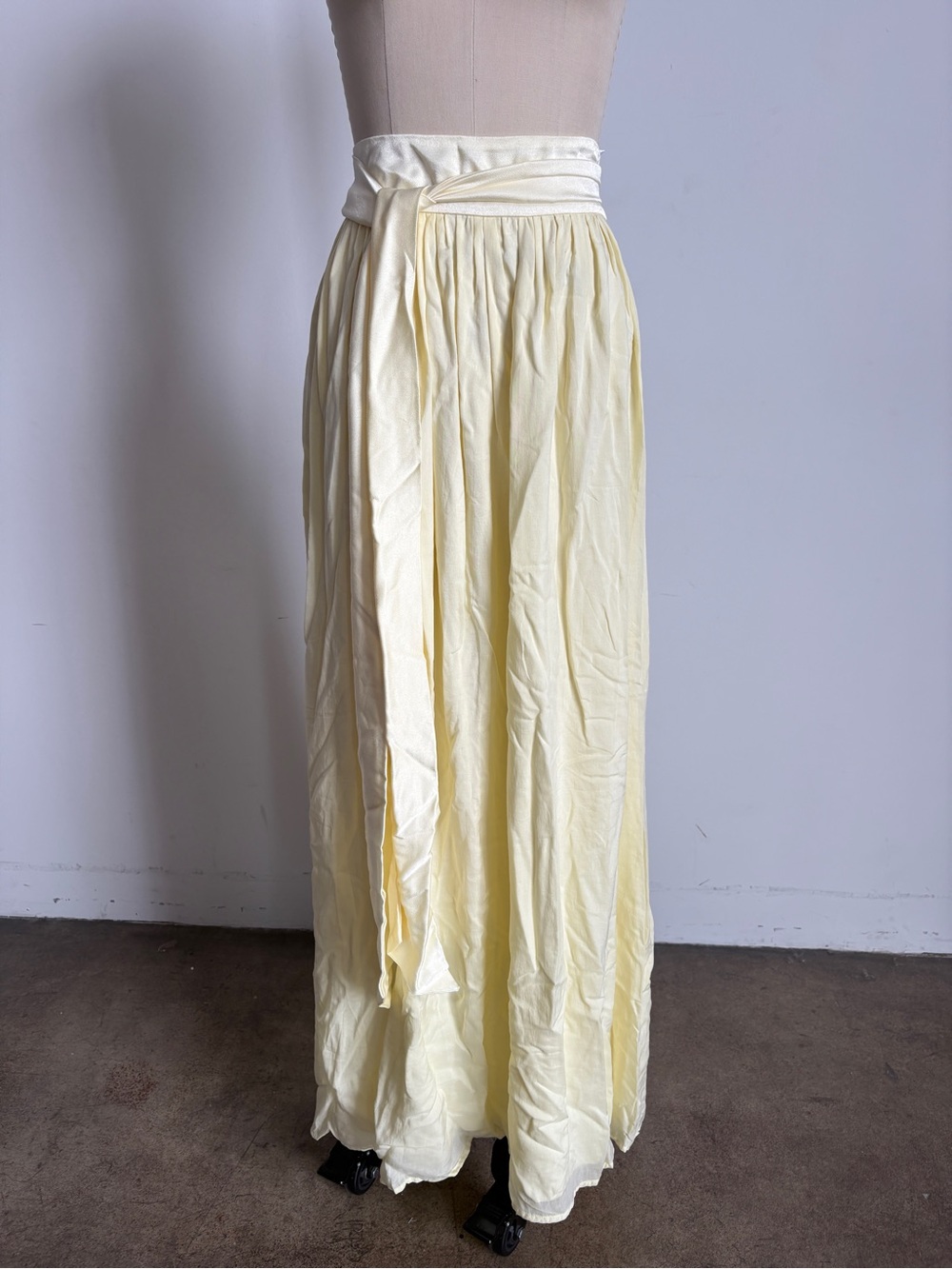 NWOT Lusana Maxi Skirt with Tie Belt in Light Yellow Sz Small